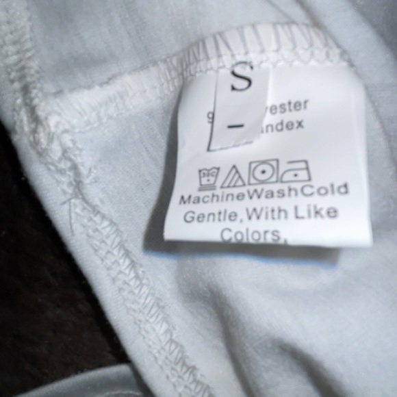 TShirt with a tie knot at the end - Picture 2 of 2